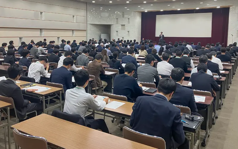 2025年7月18日号12面　特集　下請2法改正・金融界の対応、価格転嫁・賃上げ支援