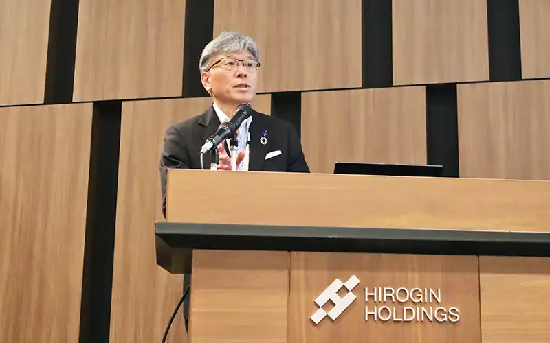 勉強会で「ALM・スプレッドバンキングの考え方を理解してほしい」と話す清宗一男頭取(7月1日、ひろぎんホールディングス本社)