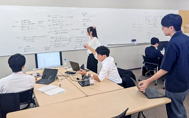 インターンシップでデータサイエンティストの“卵”が預金獲得策を検討（８月20日、静岡銀行本部研修センター）