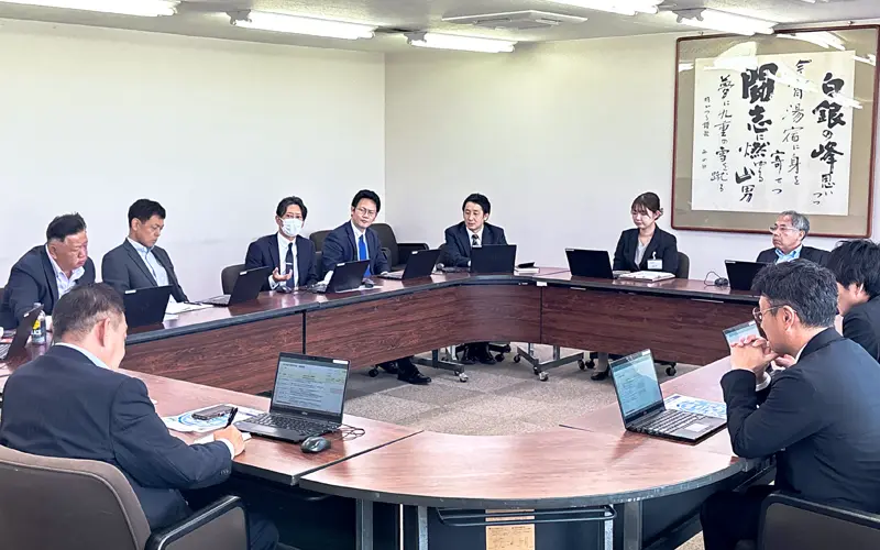支援アプローチを議論する合同会議（11月４日、豊和銀行本店）
