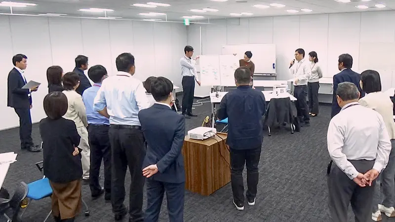 「2025年度ソーシャルファイナンス実践講座 後期」に参加する各労金の職員ら（2025年11月20日、東京都千代田区、労金協会提供）