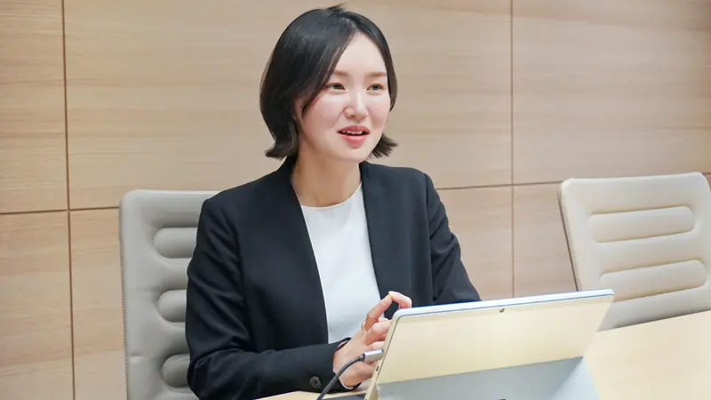 部下とのコミュニケーションを日頃から密に取る小倉千明さん（３月16日）