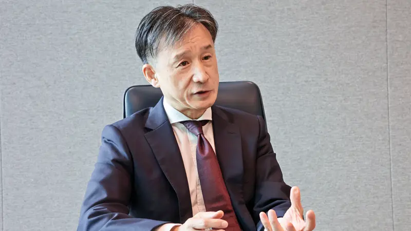 店舗戦略を語る円山法昭社長(7月27日、ドコモSMTBネット銀行本社)