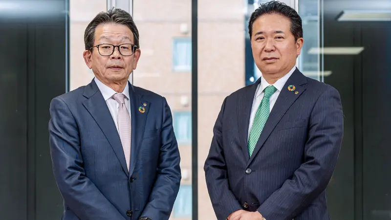 小林達司・四国銀行頭取(左)と荻野明彦・大和証券社長の対談時の写真(四国銀行提供)