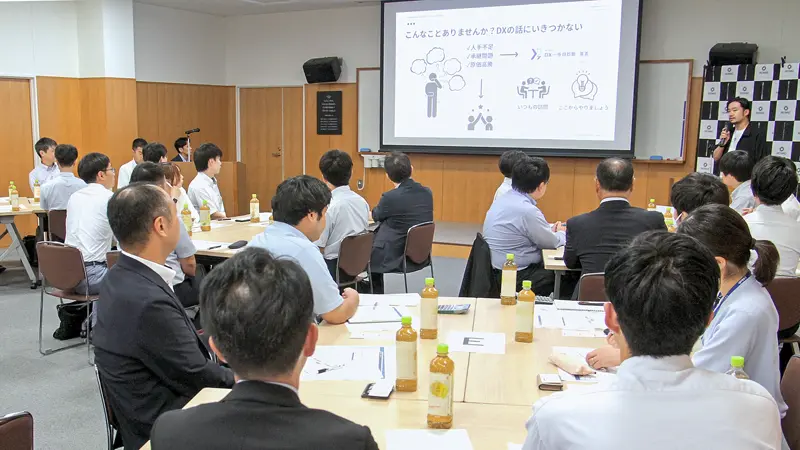 システムを通じた取引先課題の「可視化」を学んだ合同研修(8月21日、三条信金研修所)